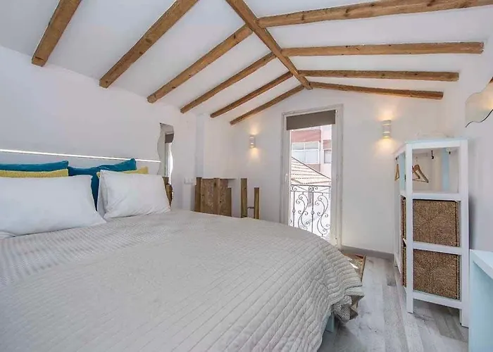 Maria By Host-point Кошта-да-Капарика